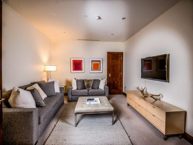 Luxury Vail Vacation Condo Sleeps Eight Guests