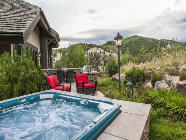 Avon 5 Bedroom Mountain View Vacation Home