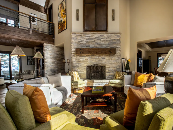 Modern Mountain 5 Bedroom Luxury Vacation Home