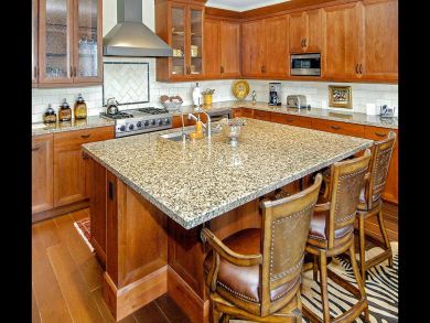 Avon Condo 925653