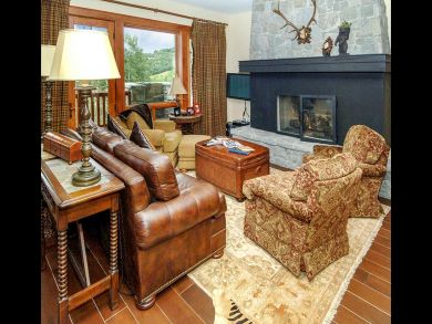 Avon Condo 925653