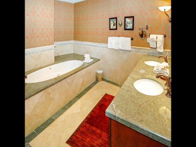 Avon Condo 925653
