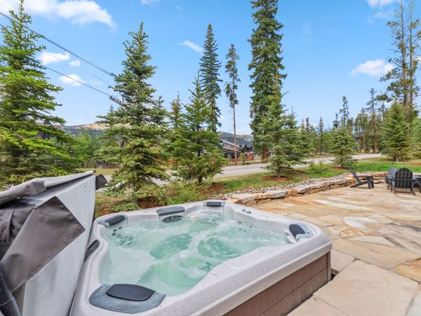 Luxury Breckenridge Five Bedroom Vacation Home Walk to Lift