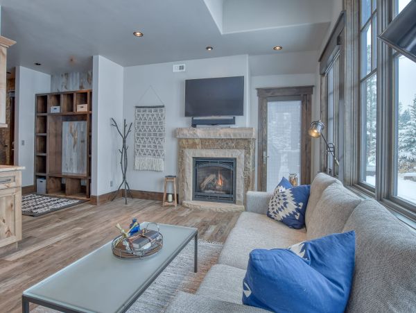 Luxury Breckenridge Five Bedroom Vacation Home Walk to Lift