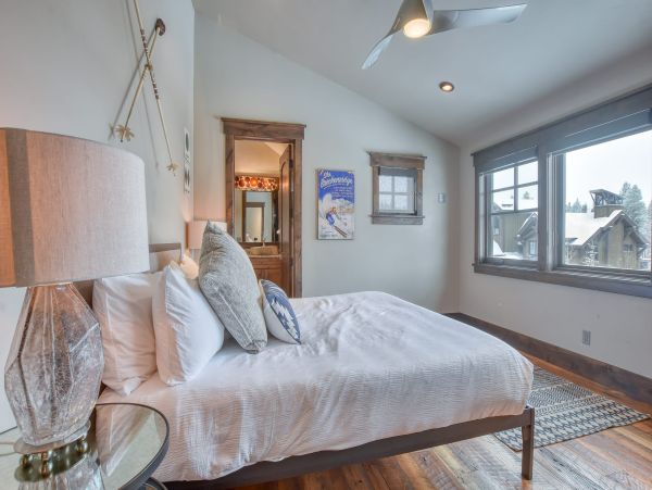 Luxury Breckenridge Five Bedroom Vacation Home Walk to Lift