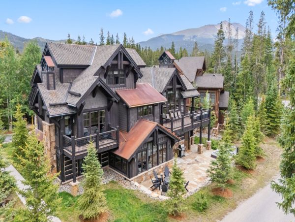 Luxury Breckenridge Five Bedroom Vacation Home Walk to Lift