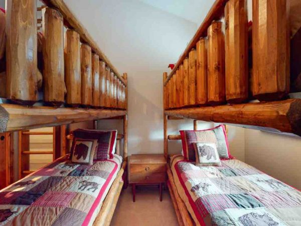 3 plus loft 2.5 bath Townhome on East Vail Shuttle