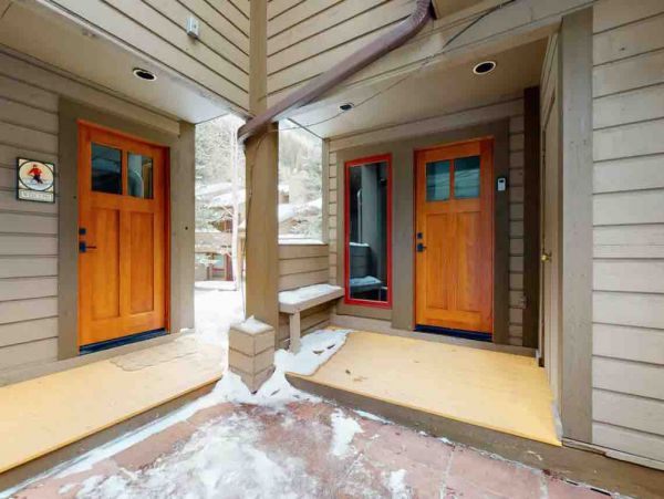 3 plus loft 2.5 bath Townhome on East Vail Shuttle