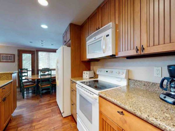 3 plus loft 2.5 bath Townhome on East Vail Shuttle