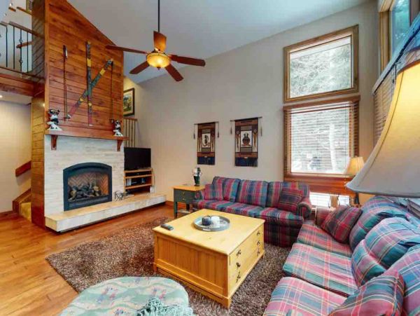 3 plus loft 2.5 bath Townhome on East Vail Shuttle
