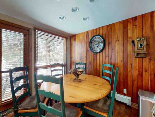 3 plus loft 2.5 bath Townhome on East Vail Shuttle
