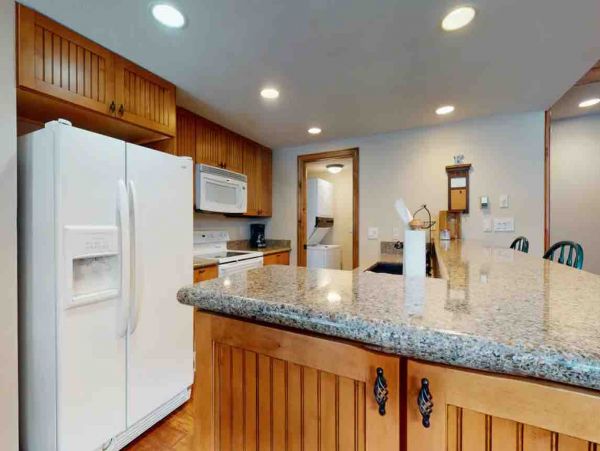 3 plus loft 2.5 bath Townhome on East Vail Shuttle