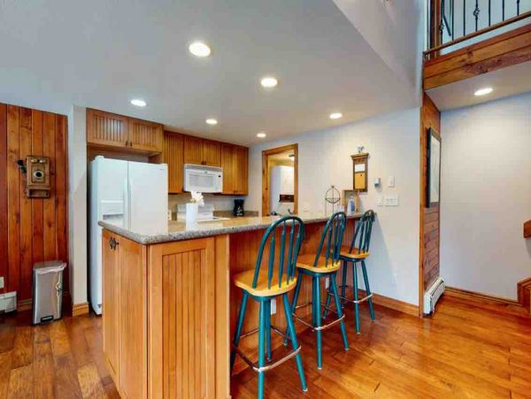 3 plus loft 2.5 bath Townhome on East Vail Shuttle