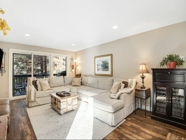 Beautiful Vail 3 Bedroom Condo Near Ski Shuttle