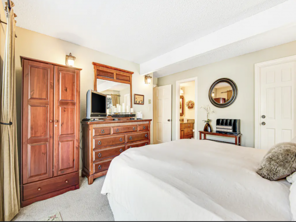 Beautiful Vail 3 Bedroom Condo Near Ski Shuttle