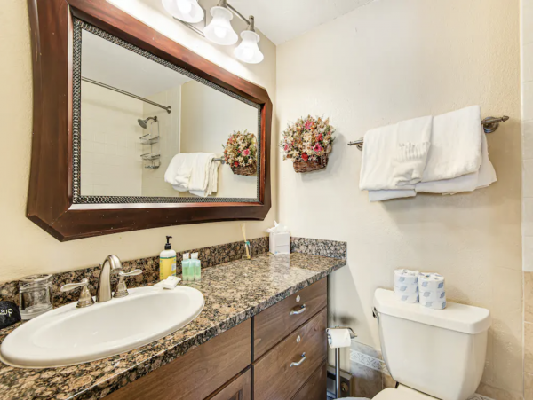 Beautiful Vail 3 Bedroom Condo Near Ski Shuttle