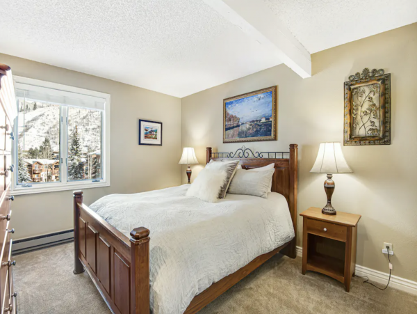 Beautiful Vail 3 Bedroom Condo Near Ski Shuttle