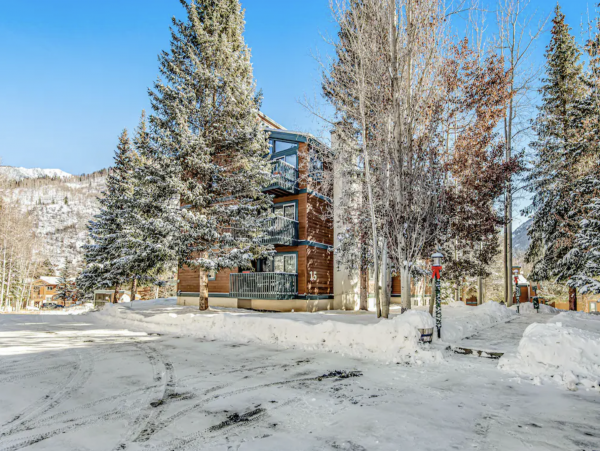 Beautiful Vail 3 Bedroom Condo Near Ski Shuttle