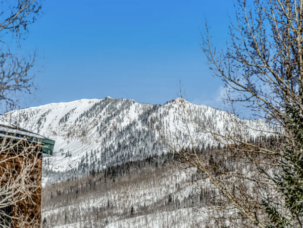 Beautiful Vail 3 Bedroom Condo Near Ski Shuttle