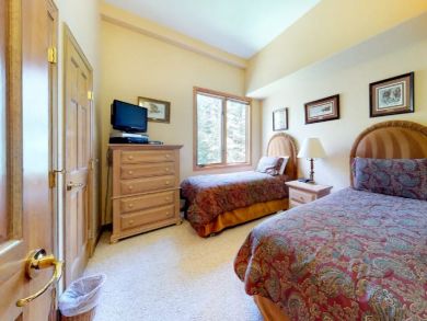 Vail Three Bedroom Vacation Condo Walk to Lift