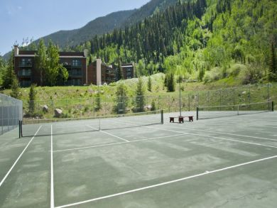 Mountain View Three Bedroom Ski Condo in Vail
