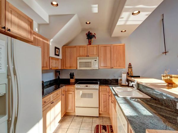Luxury Townhome Walking Distance to Peak 9
