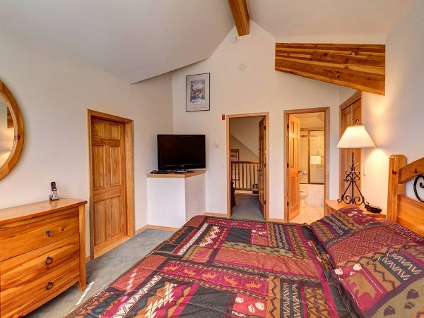 Luxury Townhome Walking Distance to Peak 9