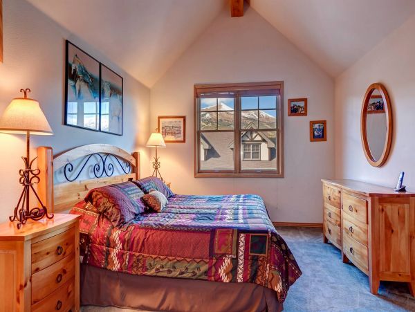 Luxury Townhome Walking Distance to Peak 9