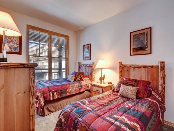 Luxury Townhome Walking Distance to Peak 9