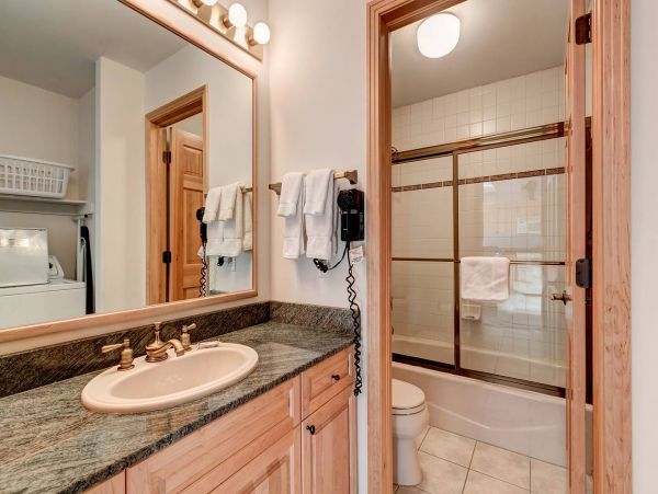 Luxury Townhome Walking Distance to Peak 9