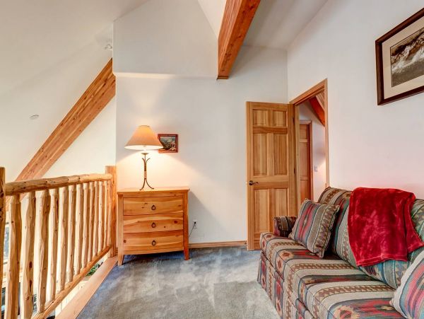 Luxury Townhome Walking Distance to Peak 9