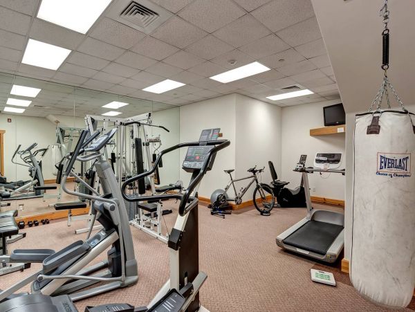 Luxury Townhome Walking Distance to Peak 9