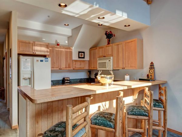 Luxury Townhome Walking Distance to Peak 9