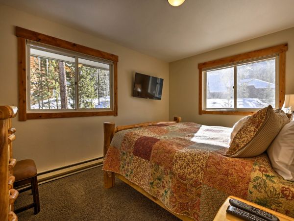 Four Bedroom Mountain Home in Keystone 4 Bedrooms Sleeps 12