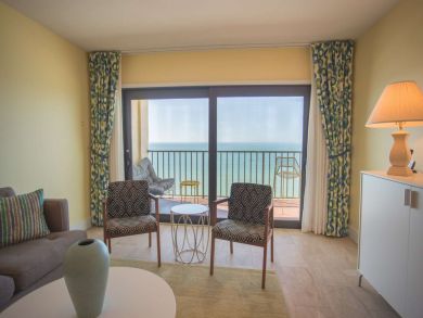 Top Floor Beachfront 3 Bedroom Condo Panoramic Ocean Views