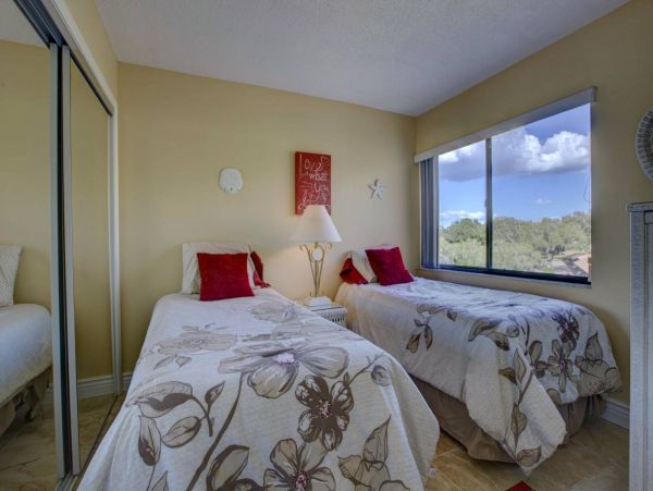 Siesta Key Vacation Condo 2 Bedrooms Sleeps 6 guests