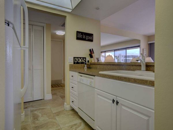 Siesta Key Vacation Condo 2 Bedrooms Sleeps 6 guests