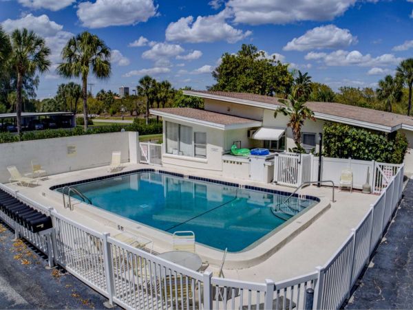 Lido Key 1 Bedroom Vacation Rental Sleeps 6 Guests
