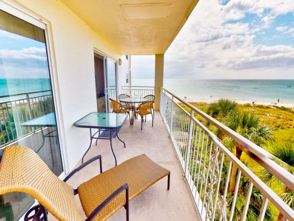 Two Bedroom Gulf Front Vacation Condo in Madeira Beach
