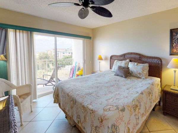 Two Bedroom Gulf Front Vacation Condo in Madeira Beach