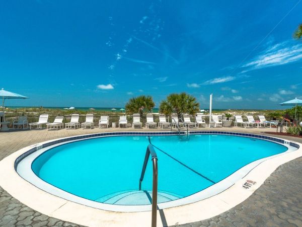 Two Bedroom Gulf Front Vacation Condo in Madeira Beach
