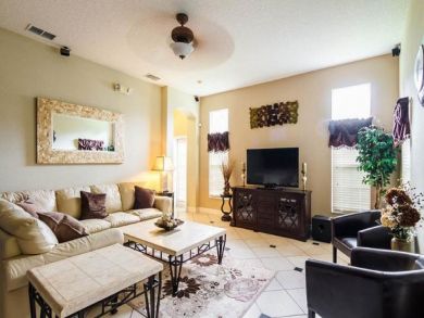 Five Bedroom Vacation Home Private Caged Pool in Kissimmee