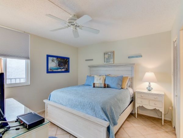Siesta Key Vacation Rental with 2 Bedrooms