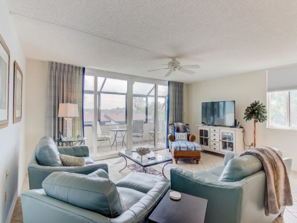 Siesta Key Vacation Rental with 2 Bedrooms