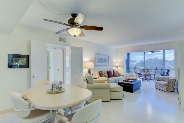 Siesta Key Updated 2 Bedroom Vacation Condo Sleeps Five
