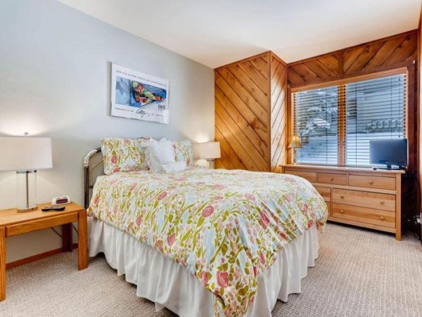Mountain Retreat with 3 Bedrooms in Avon