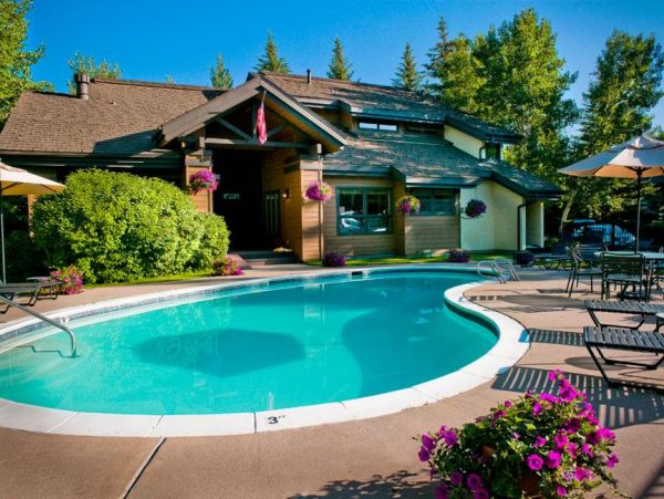 Mountain Retreat with 3 Bedrooms in Avon
