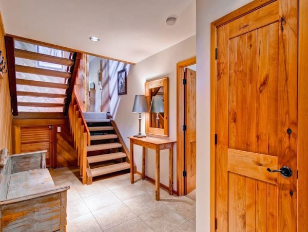 Updated Townhome with Mountain Views