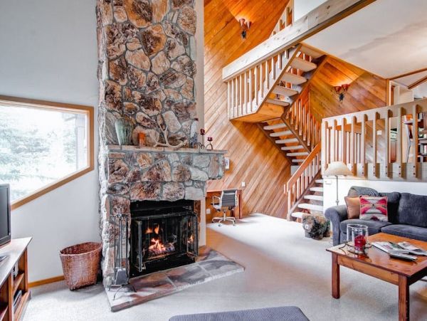 Updated Townhome with Mountain Views