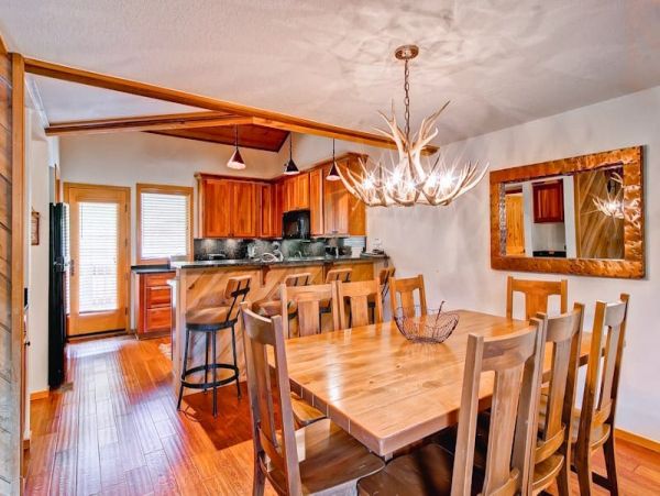 Updated Townhome with Mountain Views